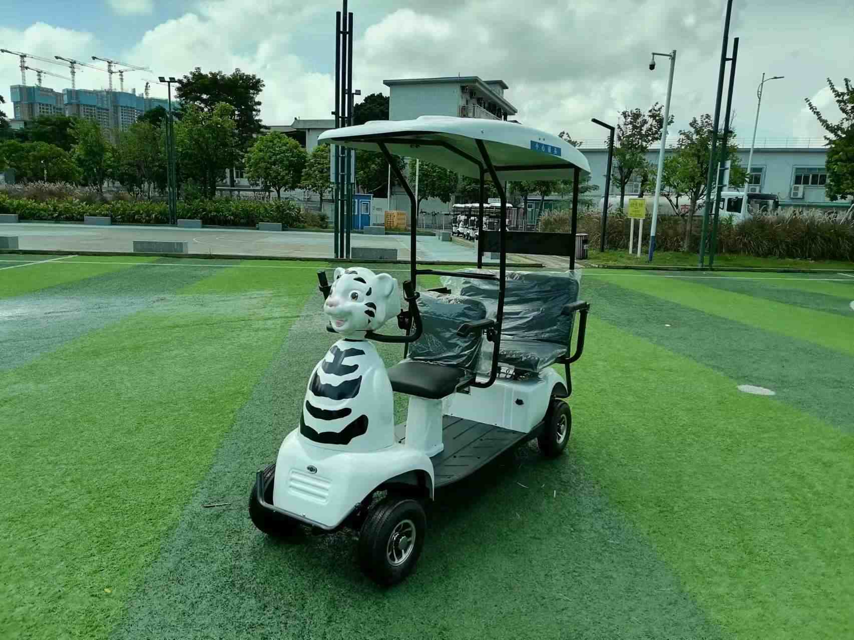 三座观光车